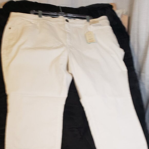 NWT St. John's Bay Skinny Leg Mid Rise White Jeans Size 26W B5-2 - Picture 1 of 5